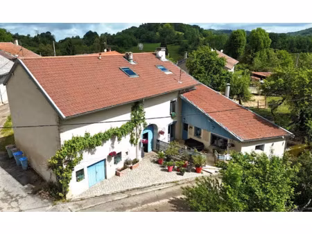 vente maison 9 pièces 161 m² à saint-hymetière (39240)  268 000 €