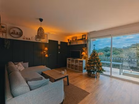 villa 3 chambres avec piscine chauffée  à 5 minutes d’uzès  vue panoramique...