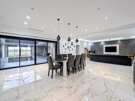 maison mondavezan 6 pièces 332 m2 avec piscine intérieure et terrain de 3000 m²