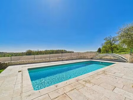 maison en pierres avec trois chamabres alliant charme et modernité proche chalais
