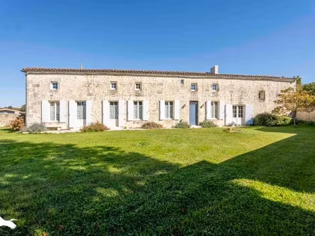 vente maison 6 pièces 205 m² à bois (17240)  376 900 €