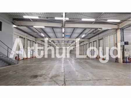 bâtiment de messagerie logistique - peripherie de caen