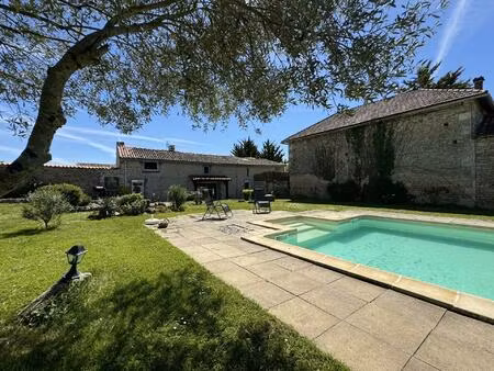 charmante propriété de 3 chambres avec piscine  gîte potentiel - proche de toutes les...