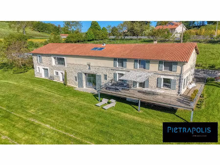 incroyable corps de ferme intégralement rénové