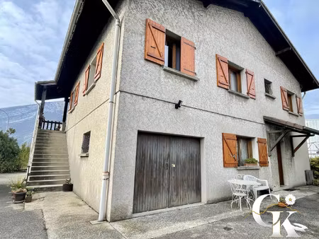 charmante maison individuelle - beau potentiel