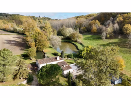 magnifique moulin restauré avec un lac privé