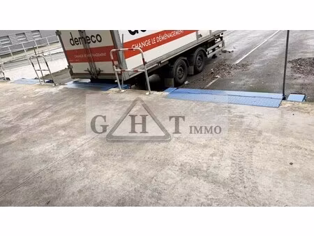 location local commercial