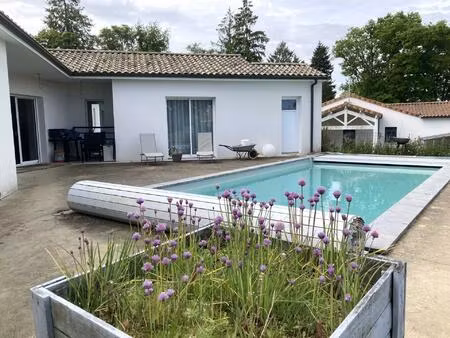 belle maison de 5 chambres avec piscine