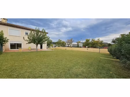 vente immeuble 5 pièces 8700 m² à rognac (13340)  5 640 180 €