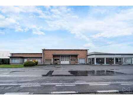 maison de plain-pied avec garage automobile