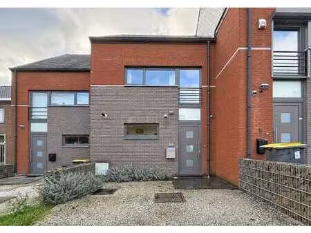 belle maison 4 chambres avec parking et jardin