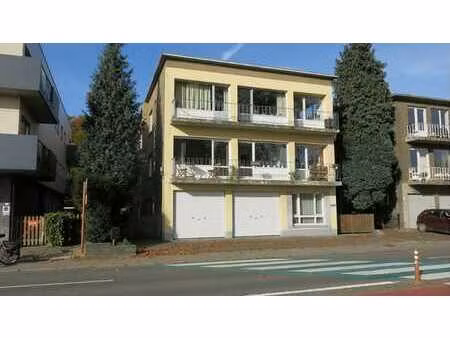 comfortabel 2-slaapkamerappartement met garage te koop in...