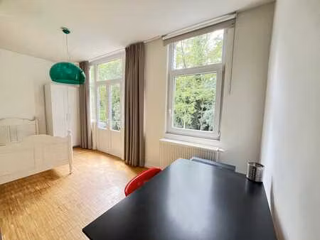 chambre étudiant en face du parc; disponible