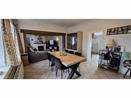 charmante maison de 3 chambres idéalement située sur 12a 40c