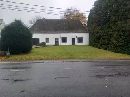 fermette dans un cadre verdoyant située dans le centre