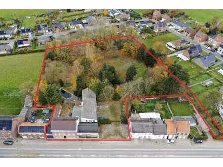 spacieuse habitation avec commerce sur 93 ares