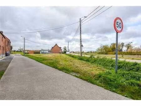 terrain de 11a20ca à leest