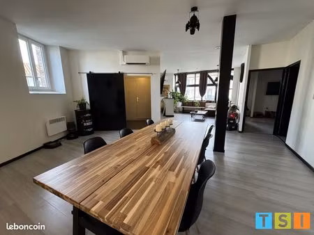 loft/atelier/surface 4 pièces 141 m²