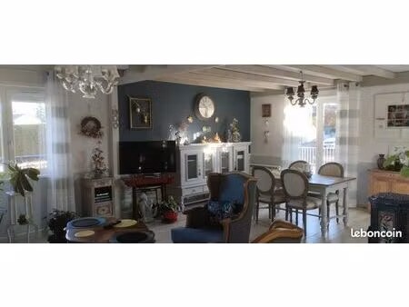 maison de plain pied 138 m² 8 pièces