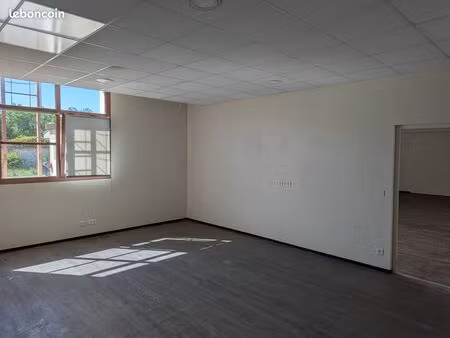 atelier et son bureau