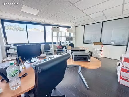 cannes zone industrielle les tourrades : local à vendre