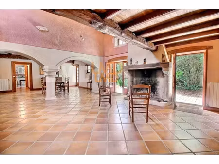 vente maison 8 pièces 275 m² à saint-martin-de-juillers (17400)  332 000 €