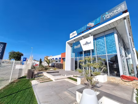 sur le boulevard du vendee globe - spacieux local commercial