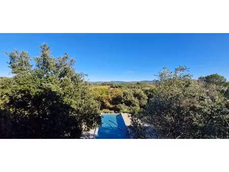 en location à la tour d''aigues villa de 250 m²  4 chambres sur 7 500 m² de terrain avec p