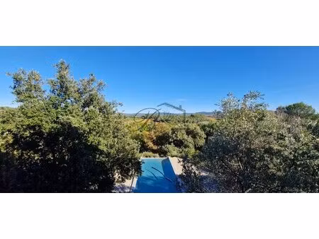 en location villa de 250 m²  4 chambres sur 7 500 m² de terrain avec piscine.