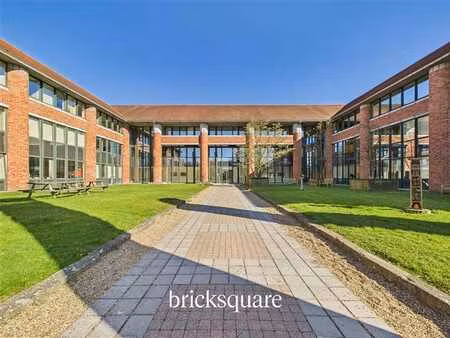 plateaux de bureaux loués en excellent état à waterloo