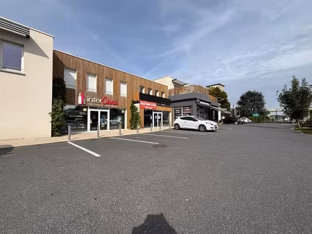 local commercial a louer 128 m²