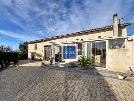 maison pierre  dépendances  2 chambres avec jardin
