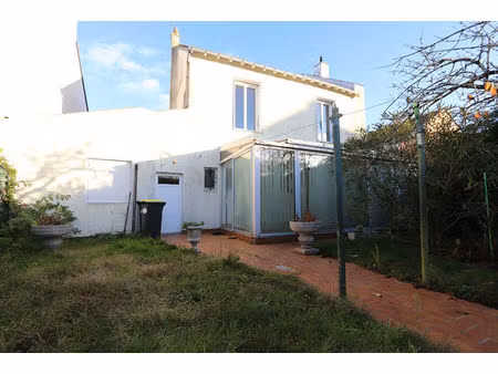 maison familiale avec jardin et grand garage - proche de tous les commerces