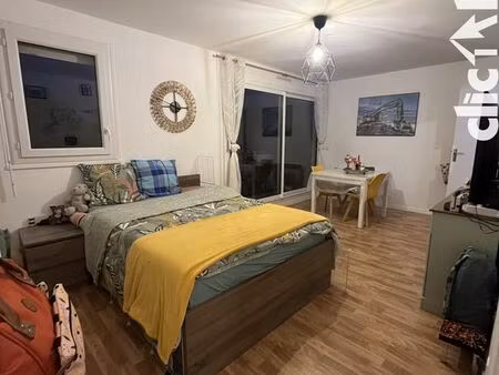 studio 1 pièce 28 m²