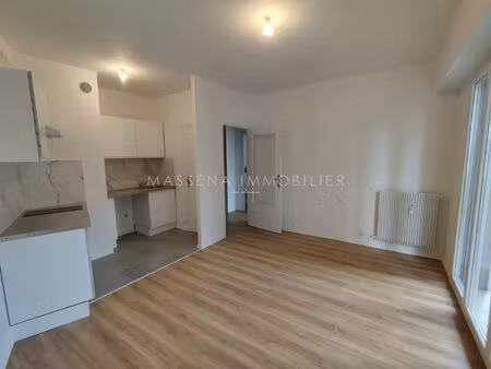 location 2p vide valrose avec balcon