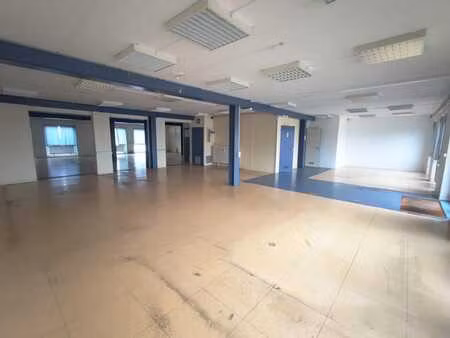 local professionnel polyvalent