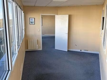 location bureaux et commerces à saint-malo (35400) : à louer / 38m² saint-malo
