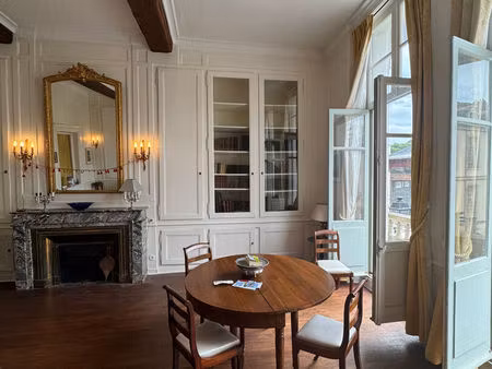à louer - superbe t2 de 85 m² en plein centre-ville de vannes