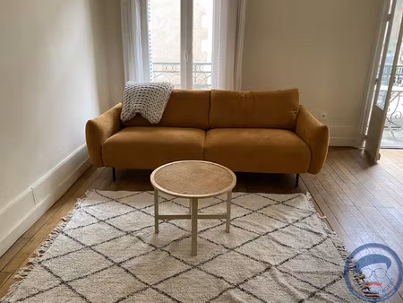 poitiers hyper centre / proche parking carnot