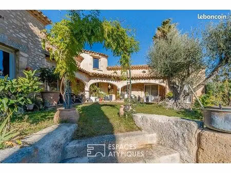 propriété 5 pièces 220 m²