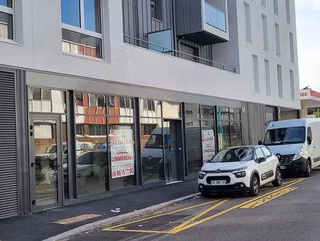 tres beau local centre ville.