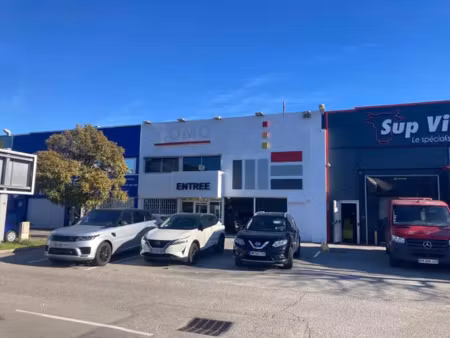 z-i des tourrades  mandelieu  local commercial 450m² environ en location pure