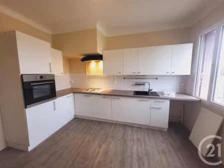 location appartement 4 pièces 98.19 m² à gourdon (46300)  735 €