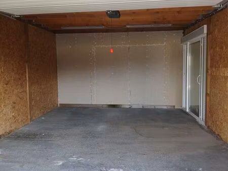 a louer - box de stockage/hangar sécurisé 35 m2 environ