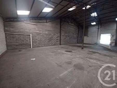 parking à louer - 100 m2 - beauregard vendon - 63 - auvergne