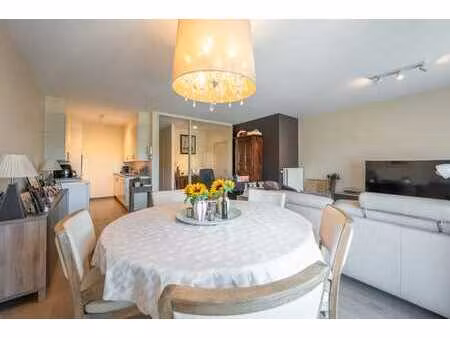 avec vue imprenable sur le damse vaart...