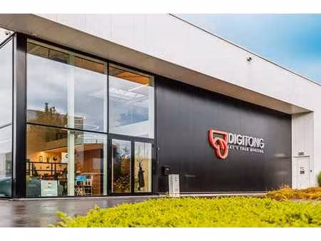 recent kantoorgebouw van 366m² te tongeren nabij e313.