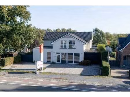 te koop: handelspand met woonst op perceel van 7.750 m²