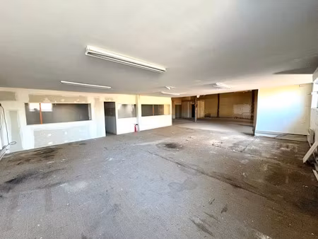 location locaux professionnels à cadillac-sur-garonne (33410)  600 €