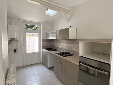 location maison 3 pièces 82 m² à villeneuve-sur-yonne (89500)  696 €